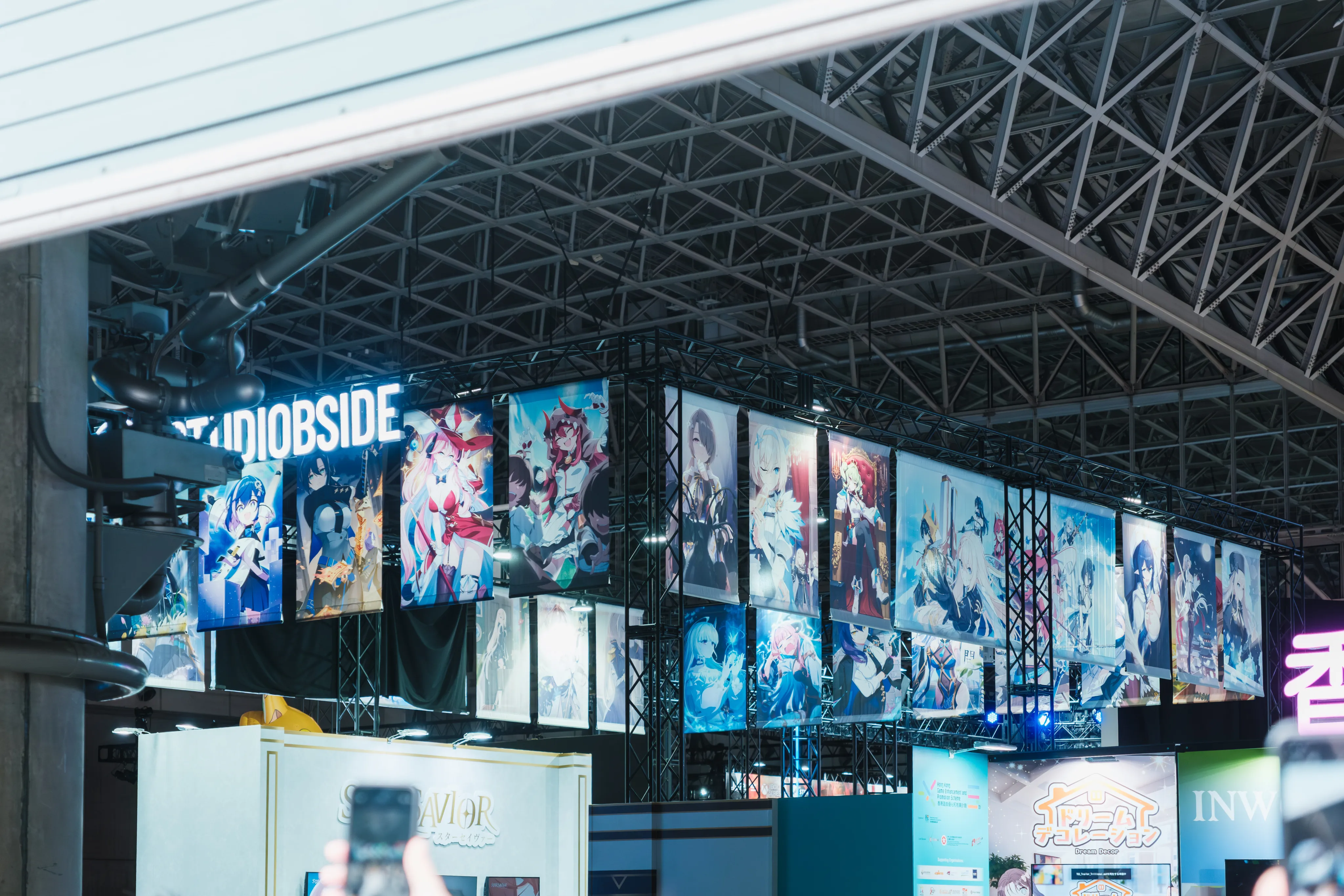 卷帘门拉开之后是韩国厂商 [STUDIOBSIDE](https://www.studiobside.com/)，参展的是 Star Savior