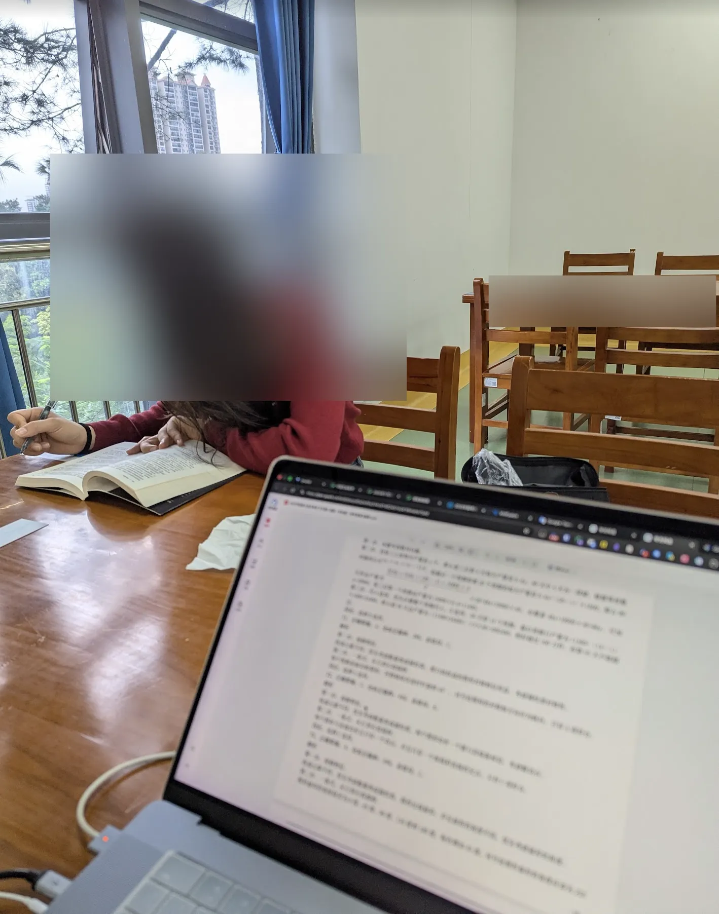 Lingling came to my school library to study together