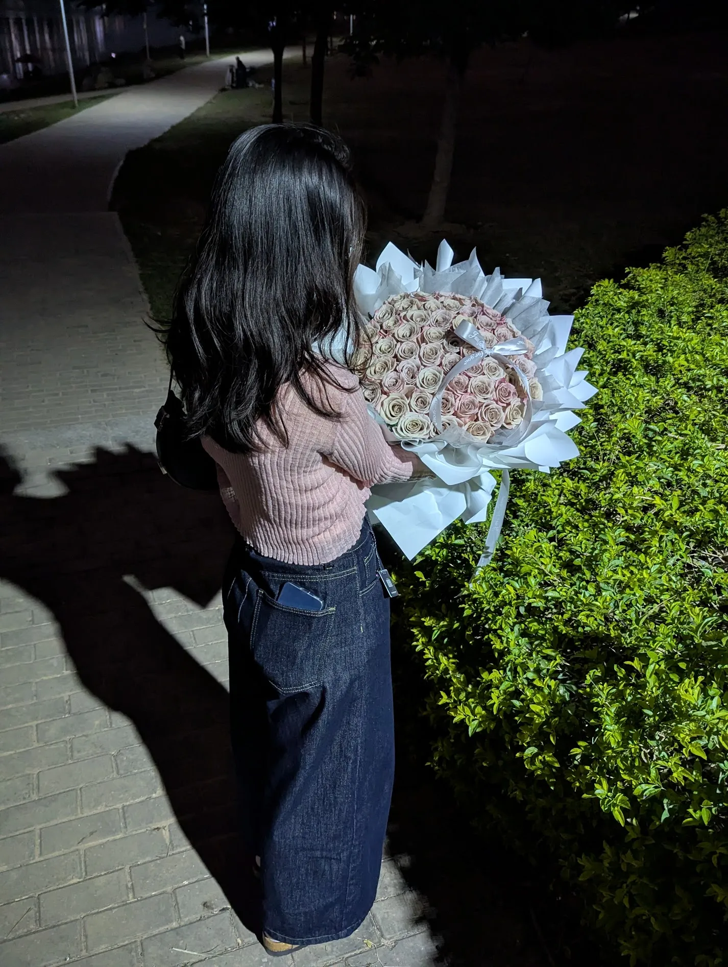 Lingling happily received my confession roses